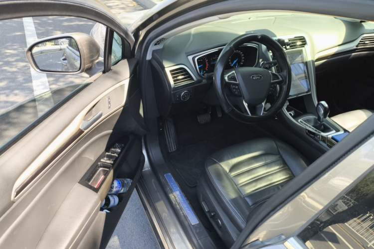 Used Ford Mondeo 2013 2.0L GTDi 200 Fashion Edition Driver Seat
