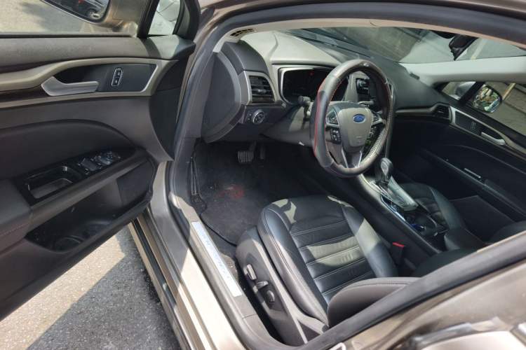 Used Ford Mondeo 2013 2.0L GTDi 200 Fashion Edition Driver Seat