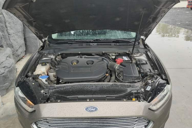 Used Ford Mondeo 2013 2.0L GTDi 200 Fashion Edition Engine Bay