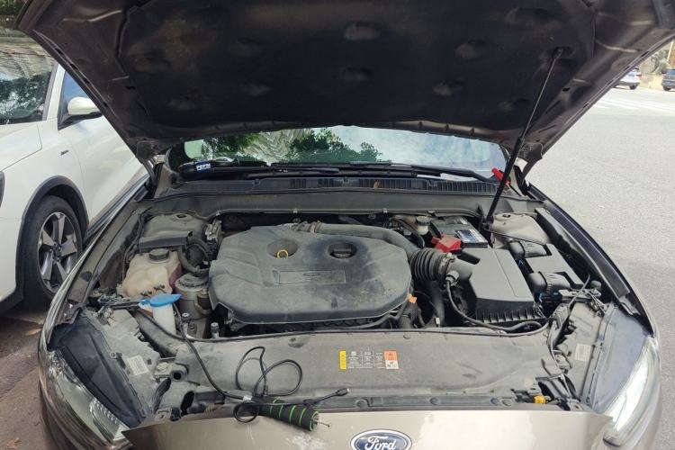 Used Ford Mondeo 2013 2.0L GTDi 200 Luxury Model Engine Bay