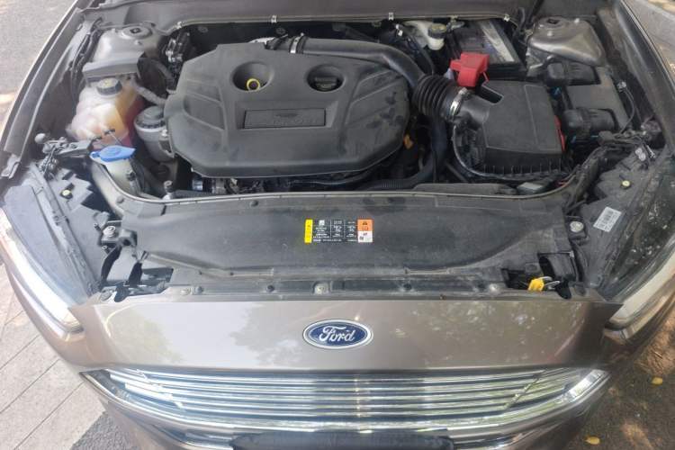 Used Ford Mondeo 2013 2.0L GTDi 200 Fashion Edition Engine Bay