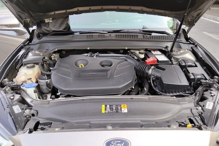 Used Ford Mondeo 2013 2.0L GTDi 200 Fashion Edition Engine Bay