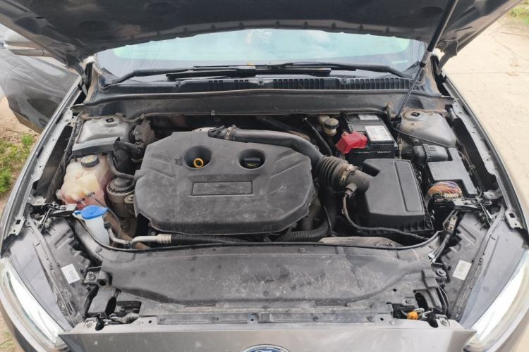 Used Ford Mondeo 2013 2.0L GTDi 200 Luxury Model Engine Bay