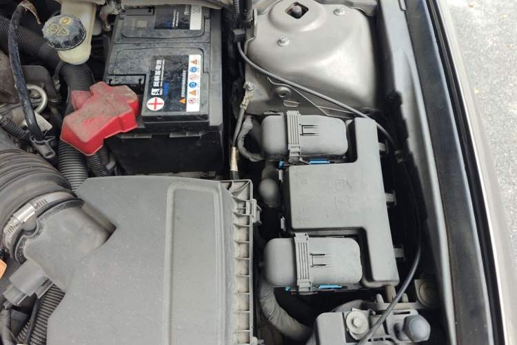Used Ford Mondeo 2013 2.0L GTDi 200 Luxury Model Engine Bay Left