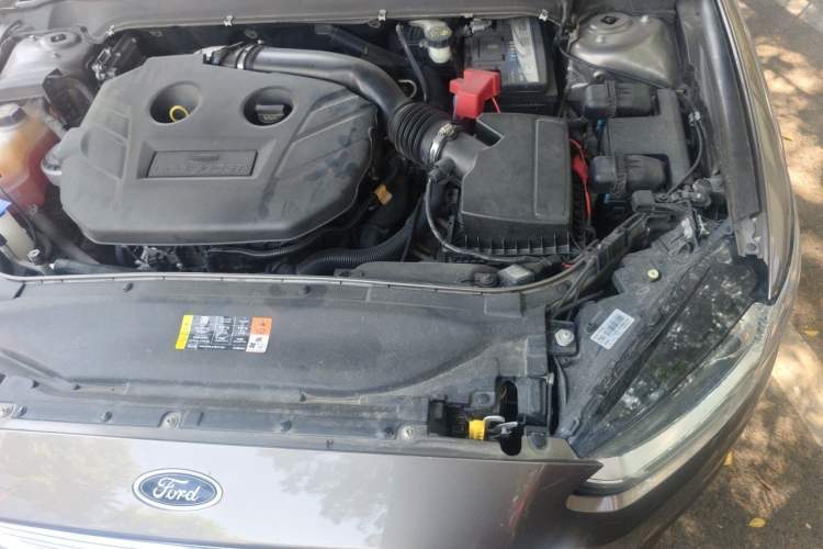 Used Ford Mondeo 2013 2.0L GTDi 200 Fashion Edition Engine Bay Left