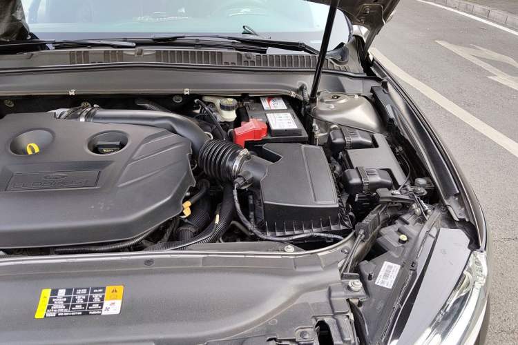 Used Ford Mondeo 2013 2.0L GTDi 200 Fashion Edition Engine Bay Left