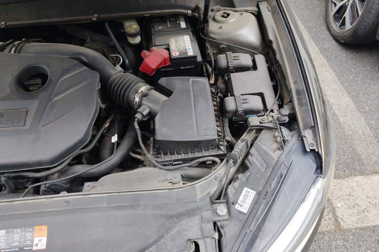 Used Ford Mondeo 2013 2.0L GTDi 200 Luxury Model Engine Bay Left