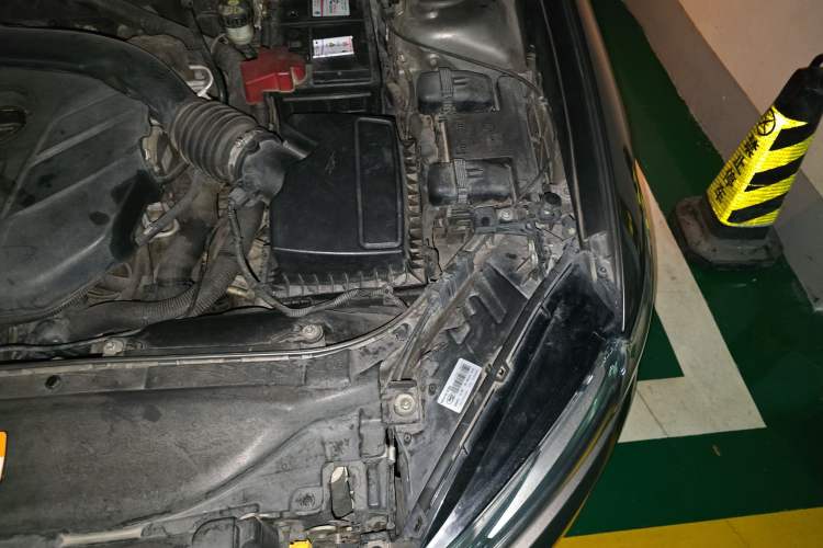 Used Ford Mondeo 2013 2.0L GTDi 200 Luxury Model Engine Bay Left