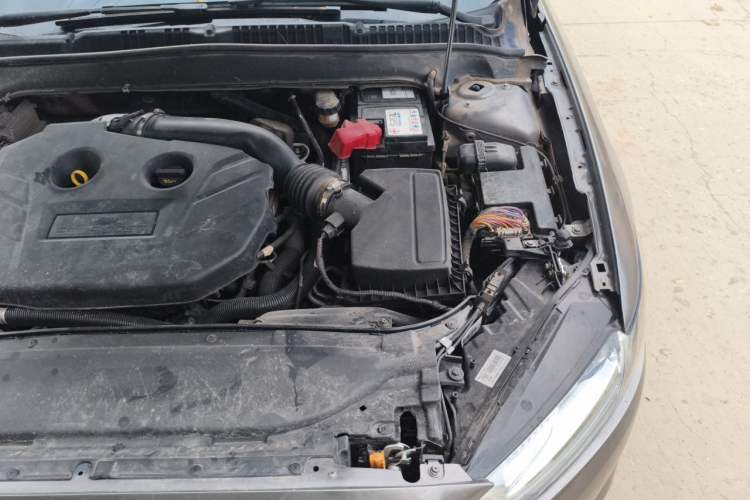 Used Ford Mondeo 2013 2.0L GTDi 200 Luxury Model Engine Bay Left