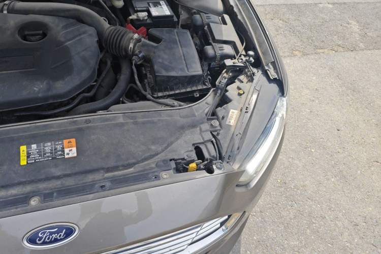 Used Ford Mondeo 2013 2.0L GTDi 200 Fashion Edition Engine Bay Left