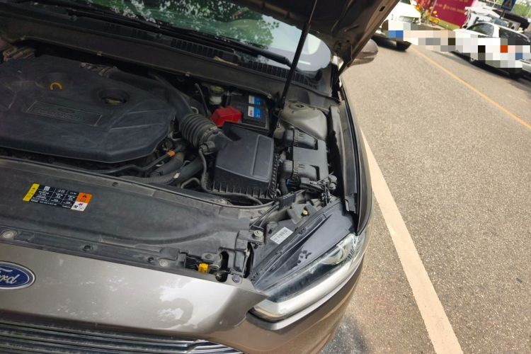 Used Ford Mondeo 2013 2.0L GTDi 200 Fashion Edition Engine Bay Left