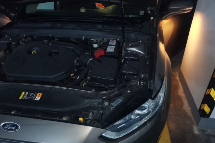 Used Ford Mondeo 2013 2.0L GTDi 200 Fashion Edition Engine Bay Left