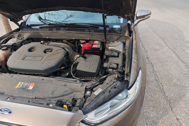 Used Ford Mondeo 2013 2.0L GTDi240 Luxury Sport Model Engine Bay Left