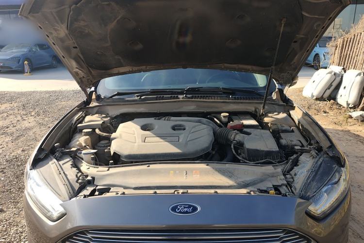 Used Ford Mondeo 2013 2.0L GTDi 200 Luxury Model Engine Bay