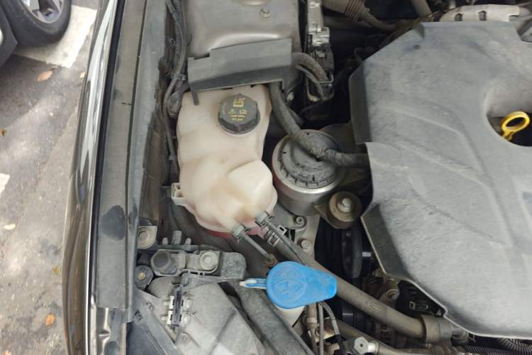 Used Ford Mondeo 2013 2.0L GTDi 200 Luxury Model Engine Bay Right