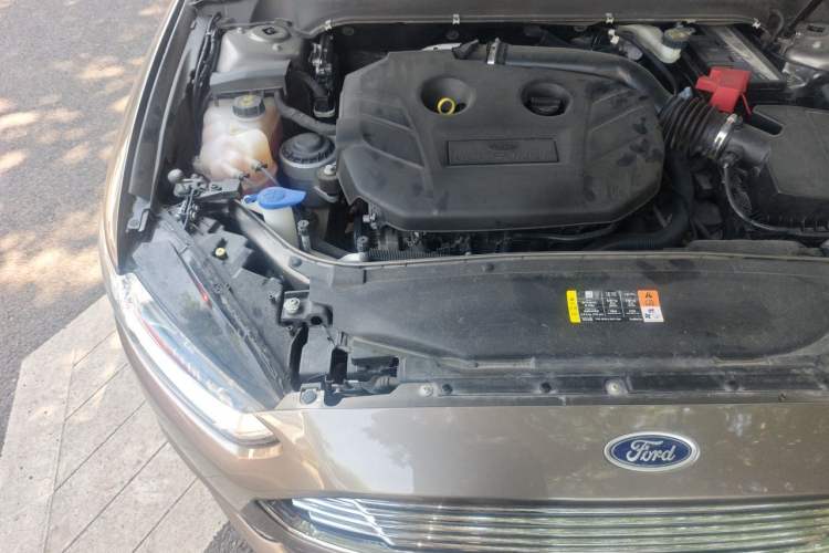 Used Ford Mondeo 2013 2.0L GTDi 200 Fashion Edition Engine Bay Right