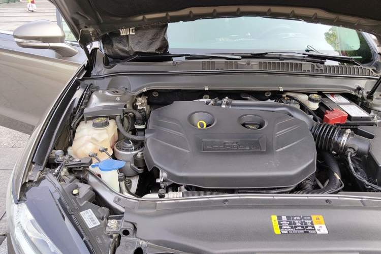 Used Ford Mondeo 2013 2.0L GTDi 200 Fashion Edition Engine Bay Right