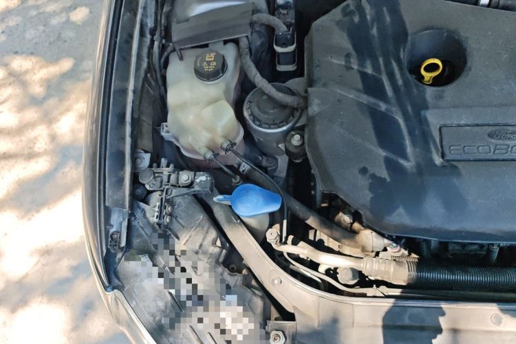 Used Ford Mondeo 2013 2.0L GTDi240 Luxury Sport Model Engine Bay Right