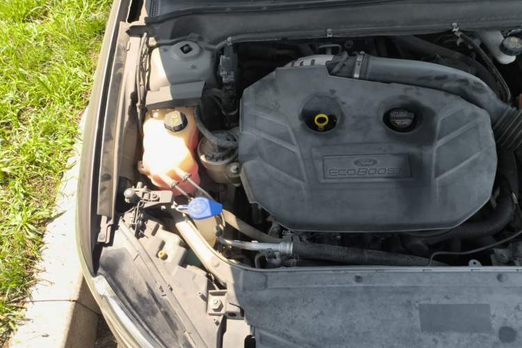 Used Ford Mondeo 2013 2.0L GTDi 200 Fashion Edition Engine Bay Right