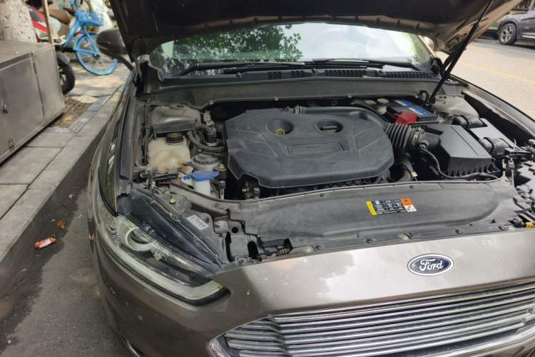 Used Ford Mondeo 2013 2.0L GTDi 200 Fashion Edition Engine Bay Right