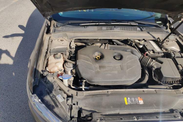 Used Ford Mondeo 2013 2.0L GTDi 200 Luxury Model Engine Bay Right