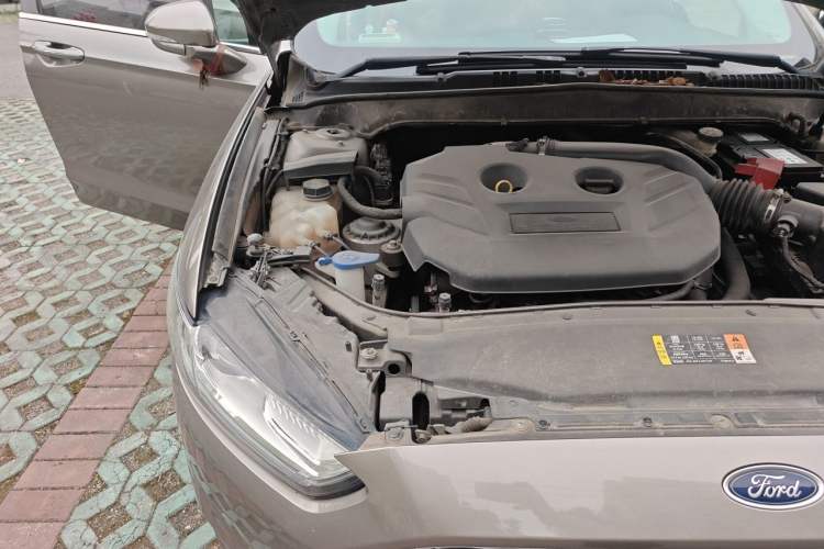 Used Ford Mondeo 2013 2.0L GTDi 200 Luxury Model Engine Bay Right