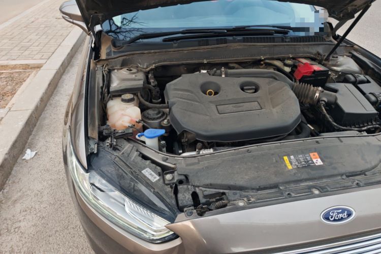 Used Ford Mondeo 2013 2.0L GTDi240 Luxury Sport Model Engine Bay Right