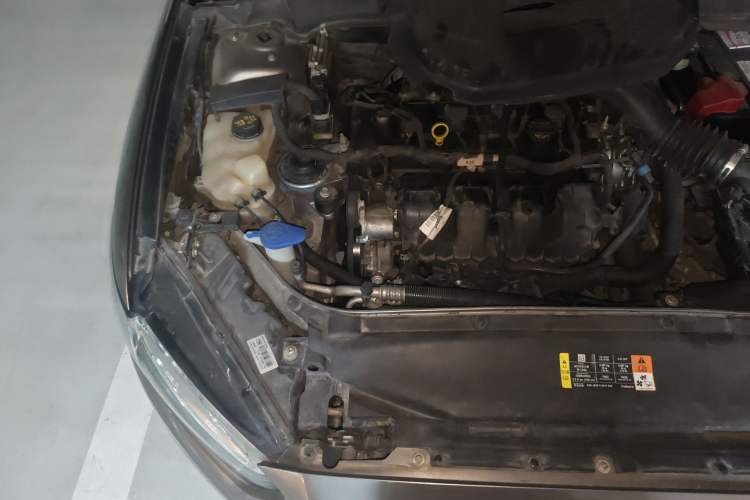 Used Ford Mondeo 2013 2.0L GTDi 200 Luxury Model Engine Bay Right