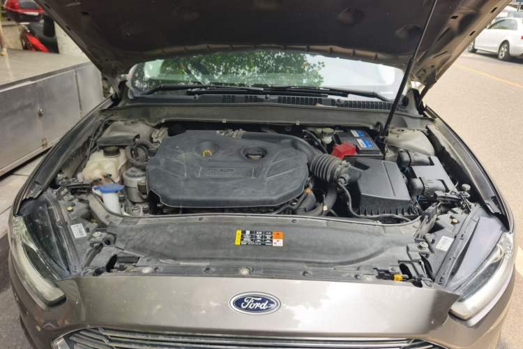 Used Ford Mondeo 2013 2.0L GTDi 200 Fashion Edition Engine Bay