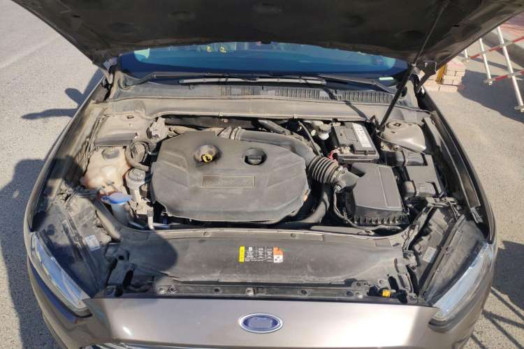 Used Ford Mondeo 2013 2.0L GTDi 200 Luxury Model Engine Bay
