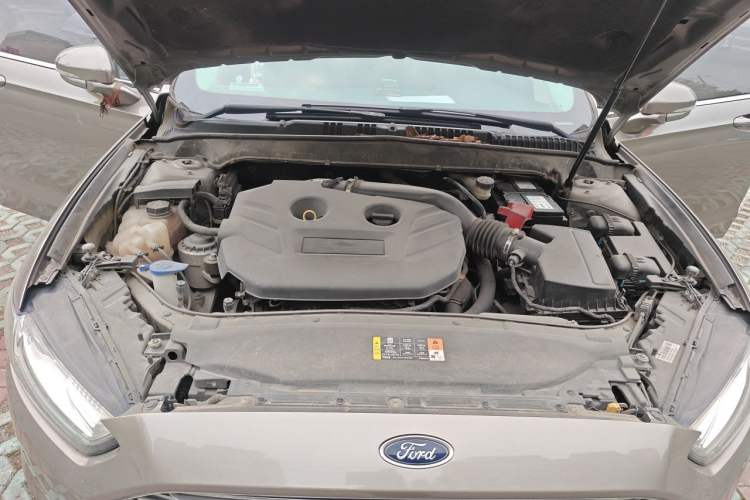 Used Ford Mondeo 2013 2.0L GTDi 200 Luxury Model Engine Bay