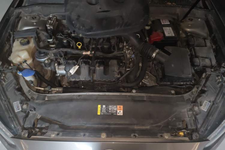 Used Ford Mondeo 2013 2.0L GTDi 200 Luxury Model Engine Bay