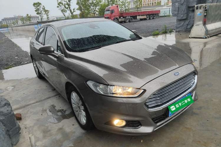 Used Ford Mondeo 2013 2.0L GTDi 200 Fashion Edition Front Right 45 Deg