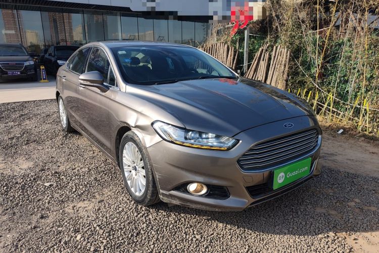 Used Ford Mondeo 2013 2.0L GTDi 200 Luxury Model Front Right 45 Deg