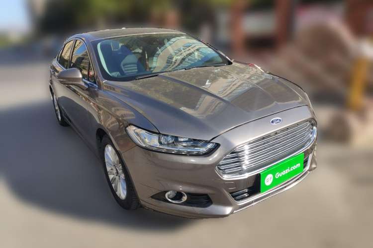 Used Ford Mondeo 2013 2.0L GTDi 200 Luxury Model Front Right 45 Deg