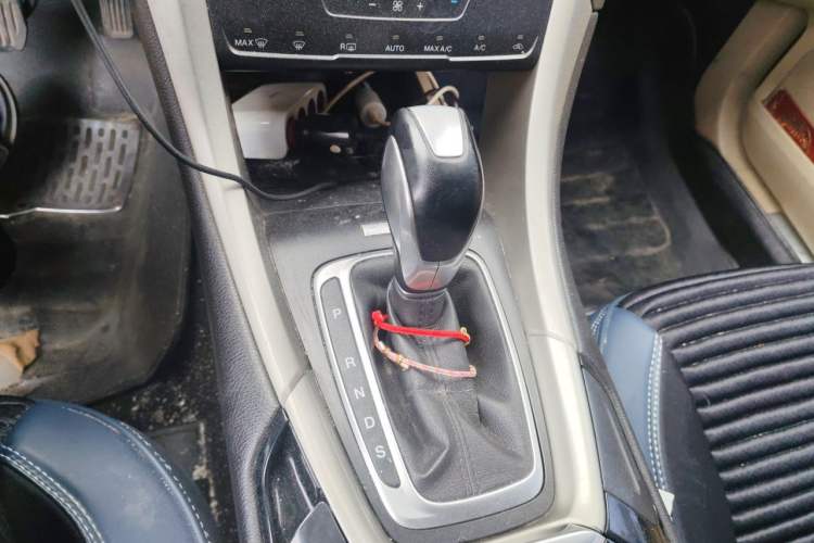 Used Ford Mondeo 2013 2.0L GTDi 200 Fashion Edition Gear Lever