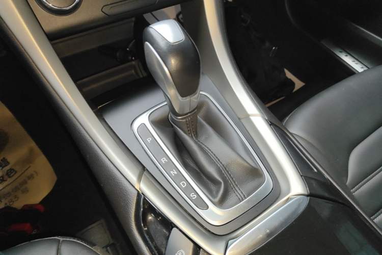 Used Ford Mondeo 2013 2.0L GTDi 200 Fashion Edition Gear Lever