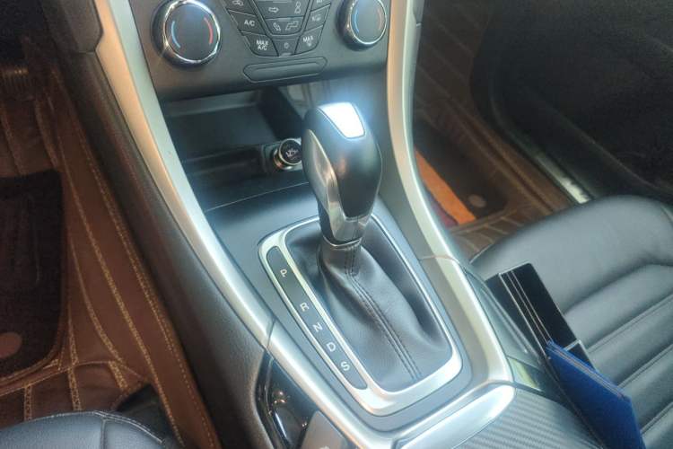 Used Ford Mondeo 2013 2.0L GTDi 200 Fashion Edition Gear Lever