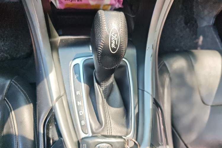 Used Ford Mondeo 2013 2.0L GTDi240 Luxury Sport Model Gear Lever
