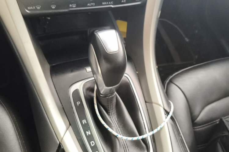 Used Ford Mondeo 2013 2.0L GTDi 200 Luxury Model Gear Lever