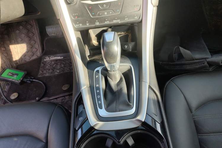 Used Ford Mondeo 2013 2.0L GTDi 200 Luxury Model Gear Lever