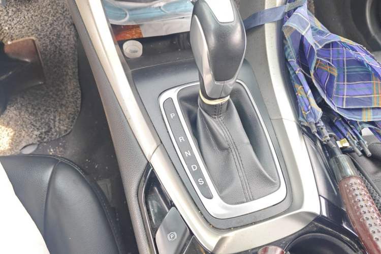 Used Ford Mondeo 2013 2.0L GTDi 200 Fashion Edition Gear Lever
