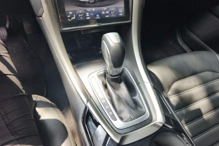 Used Ford Mondeo 2013 2.0L GTDi 200 Fashion Edition Gear Lever