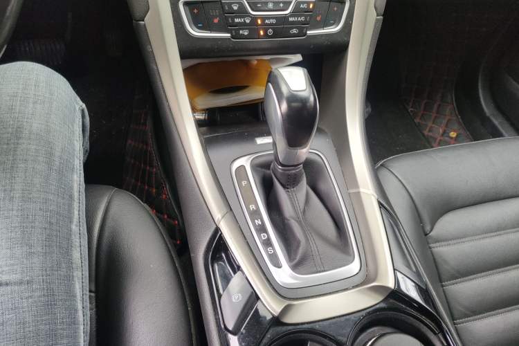 Used Ford Mondeo 2013 2.0L GTDi 200 Luxury Model Gear Lever