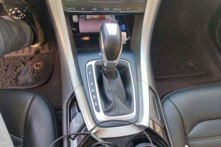 Used Ford Mondeo 2013 2.0L GTDi 200 Luxury Model Gear Lever
