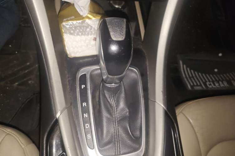 Used Ford Mondeo 2013 2.0L GTDi 200 Luxury Model Gear Lever