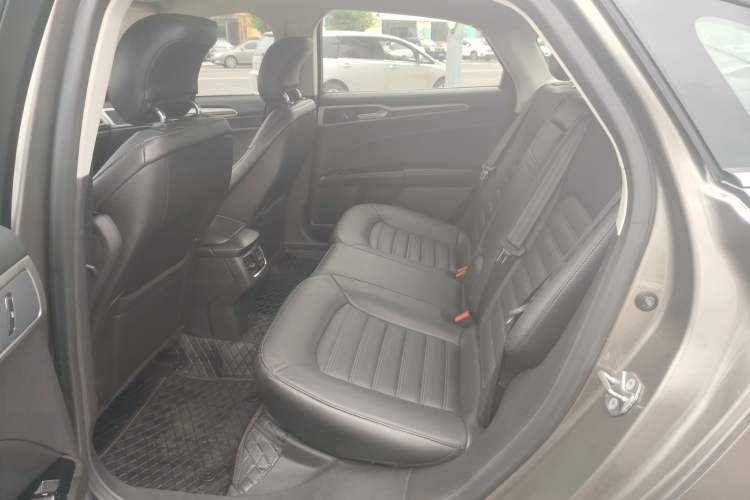 Used Ford Mondeo 2013 2.0L GTDi 200 Fashion Edition Interior 1