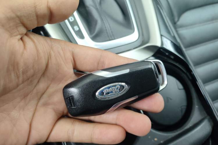 Used Ford Mondeo 2013 2.0L GTDi 200 Luxury Model Interior 1
