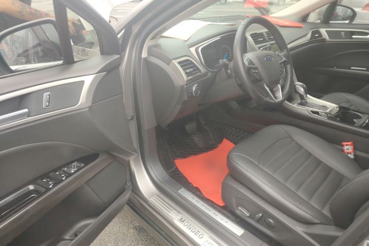Used Ford Mondeo 2013 2.0L GTDi 200 Fashion Edition Interior 3