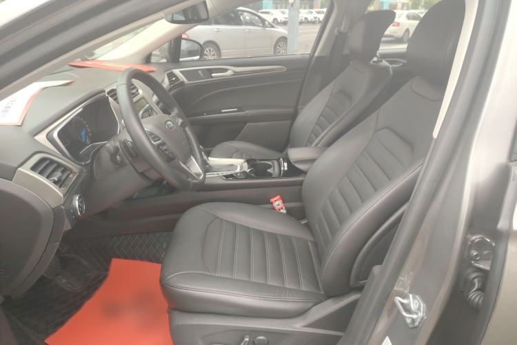 Used Ford Mondeo 2013 2.0L GTDi 200 Fashion Edition Interior 4